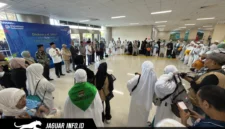 Wakil Gubernur Sulawesi Utara, Victor J. Mailangkay, saat menyambut kedatangan jamaah haji di Bandara Internasional Sam Ratulangi, Manado, 14/06/26.