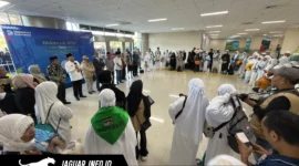 Wakil Gubernur Sulawesi Utara, Victor J. Mailangkay, saat menyambut kedatangan jamaah haji di Bandara Internasional Sam Ratulangi, Manado, 14/06/26.
