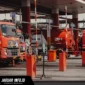 Mobil tangki Pertamina bersiap melakukan distribusi bahan bakar menuju SPBU guna memastikan ketersediaan stok Pertalite tetap terjaga bagi masyarakat.