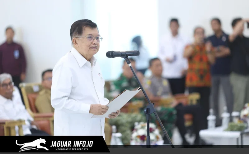 Ketua Umum PMI Pusat, Jusuf Kalla, saat melantik jajaran pengurus baru PMI Sulawesi Utara periode 2026-2031 di Wisma Negara Bumi Beringin, Manado, 15/06/26.