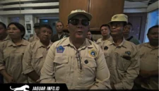 Ketua KTNA Sulut, Arly Dondokambey, memberikan keterangan pers terkait persiapan keberangkatan 1.700 kontingen menuju Penas Petani Nelayan ke-17 di Gorontalo, Rabu (17/06/26).