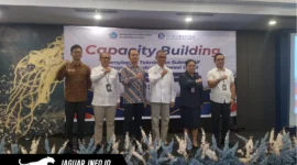 Kepala Perwakilan Bank Indonesia Sulut Joko Supratikto bersama Kepala DPMPTSP Sulut Hermina Syaloom Korompis saat menghadiri kegiatan Capacity Building di Sentra Hotel Minahasa Utara, 17/06/26.