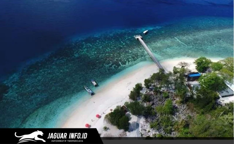 Keindahan panorama Pantai Likupang yang menjadi salah satu daya tarik utama Kawasan Ekonomi Khusus (KEK) Likupang sebagai destinasi prioritas nasional di Sulawesi Utara.