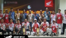 Para pemenang AHM Technical Skill Contest 2026 berfoto bersama perwakilan manajemen PT Daya Adicipta Wisesa setelah pengumuman hasil kompetisi.
