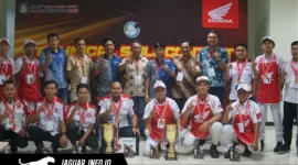 Para pemenang AHM Technical Skill Contest 2026 berfoto bersama perwakilan manajemen PT Daya Adicipta Wisesa setelah pengumuman hasil kompetisi.