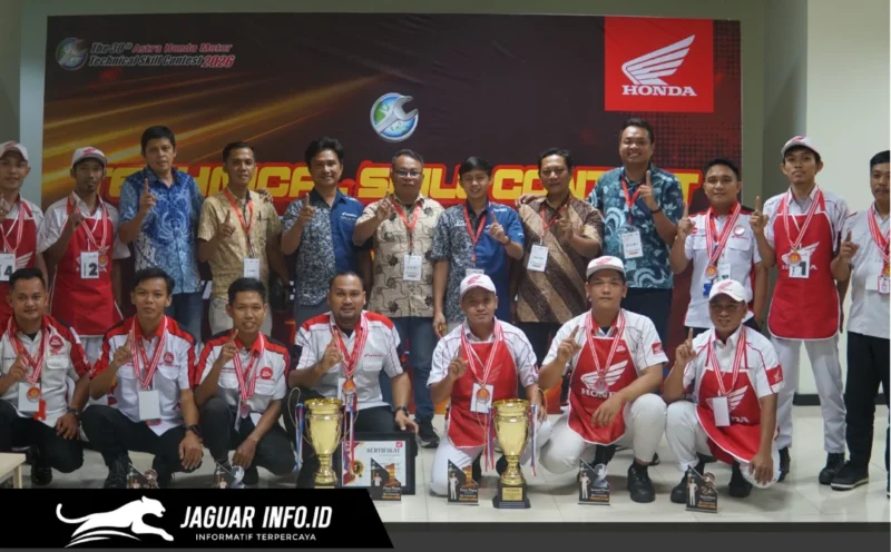 Para pemenang AHM Technical Skill Contest 2026 berfoto bersama perwakilan manajemen PT Daya Adicipta Wisesa setelah pengumuman hasil kompetisi.