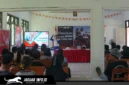 Instruktur Safety Riding PT Daya Adicipta Wisesa memberikan edukasi keselamatan berkendara kepada siswa SMK Negeri 1 Pusomaen, 18/06/26.