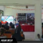 Instruktur Safety Riding PT Daya Adicipta Wisesa memberikan edukasi keselamatan berkendara kepada siswa SMK Negeri 1 Pusomaen, 18/06/26.