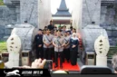 Kapolri Jenderal Listyo Sigit Prabowo saat melakukan ziarah di makam Presiden Soekarno, Kota Blitar, 20/06/26)