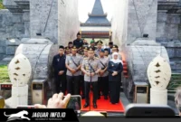 Kapolri Jenderal Listyo Sigit Prabowo saat melakukan ziarah di makam Presiden Soekarno, Kota Blitar, 20/06/26)