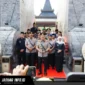 Kapolri Jenderal Listyo Sigit Prabowo saat melakukan ziarah di makam Presiden Soekarno, Kota Blitar, 20/06/26)