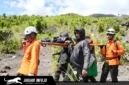 Tim SAR Gabungan saat melakukan proses evakuasi dua pendaki yang mengalami cedera di Gunung Soputan pada 20/06/26.