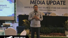 Kepala OJK Sulawesi Utara dan Gorontalo, Robert Sianipar, saat memberikan sambutan dalam kegiatan Media Update Triwulan II di NDC Resort and Spa, Manado, Kamis (25/06/26).