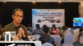 Kota Bitung, Hengky Honandar, bersama Kepala Perwakilan BI Provinsi Sulut, Joko Supratikto, memimpin HLM TPID Kota Bitung di Bitung, 26/06/26.