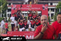 Pelatih Fabio Oliveira memberikan apresiasi terhadap potensi talenta muda Manado di sela-sela penyerahan trofi dalam Festival Sepak Bola Rakyat