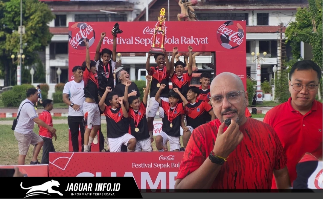 Pelatih Fabio Oliveira memberikan apresiasi terhadap potensi talenta muda Manado di sela-sela penyerahan trofi dalam Festival Sepak Bola Rakyat