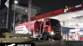Armada mobil tangki Pertamina Patra Niaga tetap beroperasi optimal hingga malam hari untuk mempercepat distribusi BBM ke SPBU di berbagai wilayah.