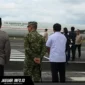 Gubernur Sulut Yulius Selvanus, Kapolda Irjen Pol Roycke Langie, dan jajaran Forkopimda menyambut kedatangan Wapres Gibran Rakabuming Raka di Bandara Internasional Sam Ratulangi, Manado, 29/06/26.