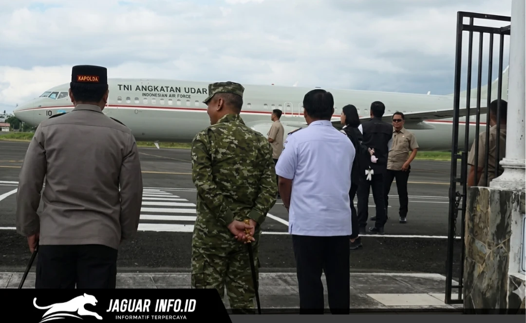 Gubernur Sulut Yulius Selvanus, Kapolda Irjen Pol Roycke Langie, dan jajaran Forkopimda menyambut kedatangan Wapres Gibran Rakabuming Raka di Bandara Internasional Sam Ratulangi, Manado, 29/06/26.