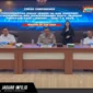 Kabid Humas Polda Sulut, Dirreskrimum Polda Sulut, dan Dirnarkoba Polda Sulut saat memberikan keterangan pers terkait capaian kinerja Semester I 2026 di Manado.