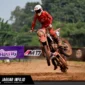 Crosser AHM, Ivan Valrossi, saat memacu CRF250R dalam gelaran Kejurnas Motocross 2026 di Sirkuit Tanah Merah, Bekasi.