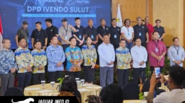 Asisten I Pemprov Sulut Denny Mangala bersama Ketua Umum DPP Ivendo Irvan Mahidin Sukanto, Sekjen DPP Ivendo Evan Saepul Rahman, serta jajaran pengurus DPD Ivendo Sulawesi Utara melakukan foto bersama usai pembukaan Musda II, Kamis (02/07/26).
