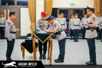 Kapolri memimpin upacara serah terima jabatan enam Kapolda di Rupattama Mabes Polri, Jakarta, Sabtu (04/07/26).