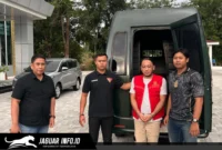 Tim Tabur Kejaksaan Tinggi Sulawesi Utara saat mengamankan terpidana kasus perlindungan anak di Minahasa Utara, 05/07/26.