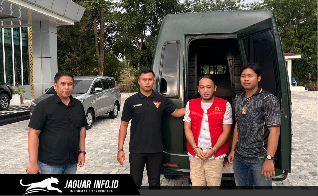 Tim Tabur Kejaksaan Tinggi Sulawesi Utara saat mengamankan terpidana kasus perlindungan anak di Minahasa Utara, 05/07/26.