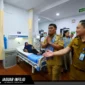 Gubernur Sulawesi Utara Yulius Selvanus Komaling didampingi Direktur RSMN Bitung, Dr. dr. Nicolas Chally Tirayoh, M.Kes, FISQua, meninjau langsung fasilitas unit layanan cuci darah sesaat setelah peresmian, Senin 06/07/26.