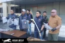 Tim Resmob Polda Sulut menunjukkan barang bukti senjata tajam beserta alat produksi hasil sitaan dari pelaku berinisial IM di Mapolda Sulut, 07/07/26.