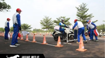 Peserta Safety Riding Camp 2026 saat mengikuti pelatihan praktik keselamatan berkendara di fasilitas Astra Honda Motor, Deltamas, Bekasi.