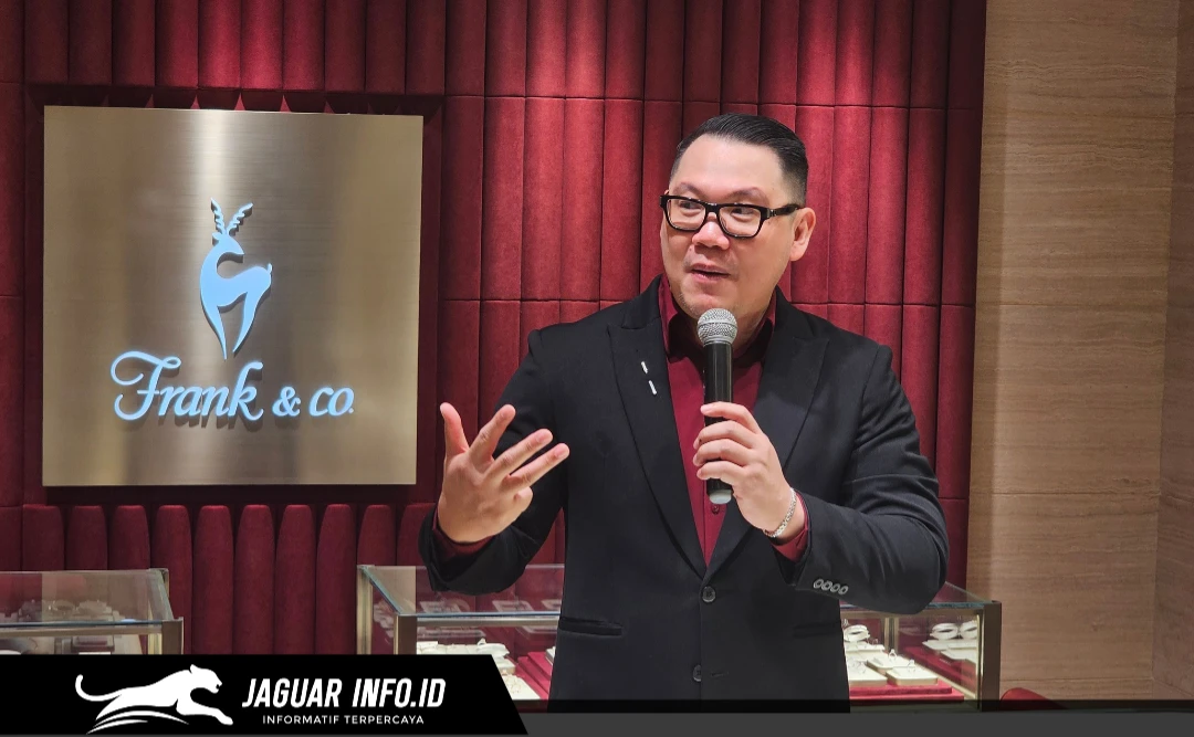 Rolly Soesanto saat sesi tanya jawab dengan media di lokasi gerai baru Frank & co. Manado Town Square.