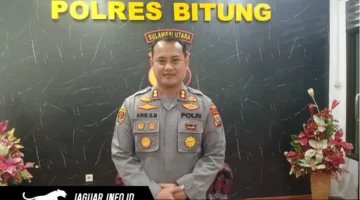 Kapolres Bitung AKBP Arie Sulistyo Nugroho saat memberikan keterangan terkait strategi pengamanan wilayah dan penguatan patroli di Mapolres Bitung.