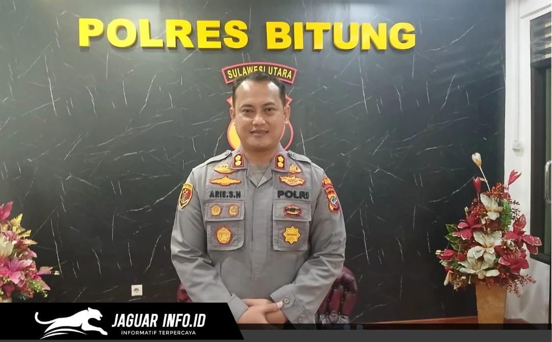 Kapolres Bitung AKBP Arie Sulistyo Nugroho saat memberikan keterangan terkait strategi pengamanan wilayah dan penguatan patroli di Mapolres Bitung.