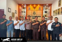 Kapolres Tomohon AKBP Novrial Alberti Kombo bersama jajaran Polres Tomohon melakukan pertemuan silaturahmi dengan Kajari Tomohon Adi Imanuel Palebangan dan jajarannya di Kantor Kejari, Selasa 14/07/26.