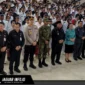 Kapolres Minahasa AKBP Steven J.R. Simbar saat memantau pengamanan prosesi pelantikan 128 Hukum Tua di Gedung Wale ne Tou, Minahasa, 14/07/2026.