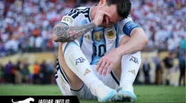 Lionel Messi tampak tertunduk usai Argentina kalah 1-0 dari Spanyol pada laga Final Piala Dunia di East Rutherford.