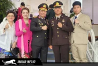 Brigtar Joshua Langie, S.Tr.K. saat berfoto bersama keluarga.
