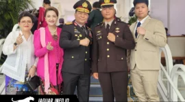 Brigtar Joshua Langie, S.Tr.K. saat berfoto bersama keluarga.