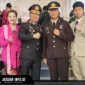 Brigtar Joshua Langie, S.Tr.K. saat berfoto bersama keluarga.