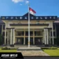 Gedung Markas Kepolisian Daerah (Mapolda) Sulawesi Utara (Sulut) tempat dilaporkannya kasus dugaan penipuan dan penggelapan sertifikat warisan.