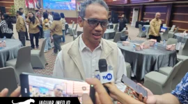 Kepala KPw BI Provinsi Sulut, Joko Supratikto, saat diwawancarai oleh awak media.