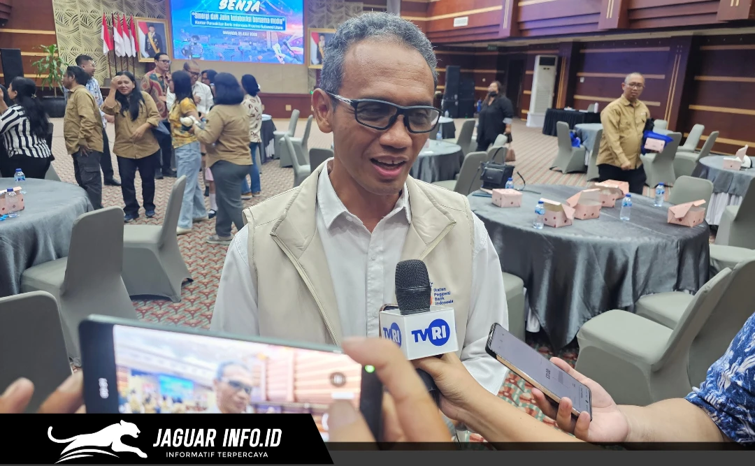 Kepala KPw BI Provinsi Sulut, Joko Supratikto, saat diwawancarai oleh awak media.