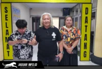 Kuasa hukum CV SJA, Deimer Malonda, saat berada di Mapolda Sulut.