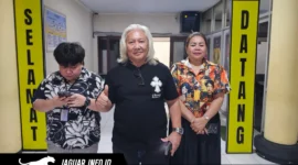 Kuasa hukum CV SJA, Deimer Malonda, saat berada di Mapolda Sulut.