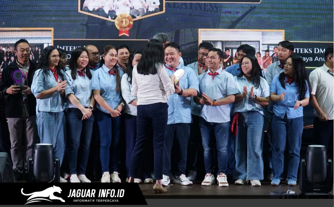 Perwakilan manajemen dan tim perusahaan saat mengikuti ajang penghargaan inovasi tingkat nasional secara umum.