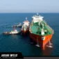 Kapal pengangkut BBM Pertamina beroperasi mendistribusikan pasokan energi.