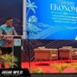 Asisten II Bidang Perekonomian dan Pembangunan Setdaprov Sulawesi Utara, Jimmy Ringkuangan, saat memberikan sambutan mewakili Gubernur Sulawesi Utara dalam kegiatan Diseminasi Laporan Perekonomian Provinsi Sulawesi Utara dan forum Bincang Ekonomi. 