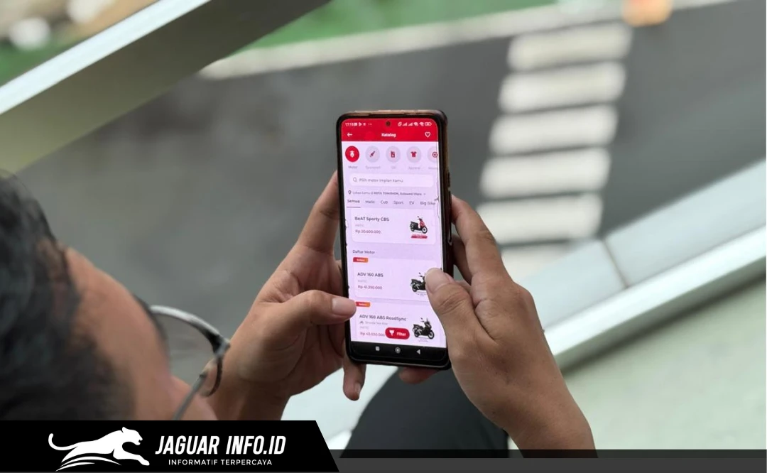 Tangkapan layar antarmuka Aplikasi Daya Auto di ponsel pintar, menampilkan fitur pengingat jadwal servis dan layanan booking online bagi pengguna sepeda motor Honda.
